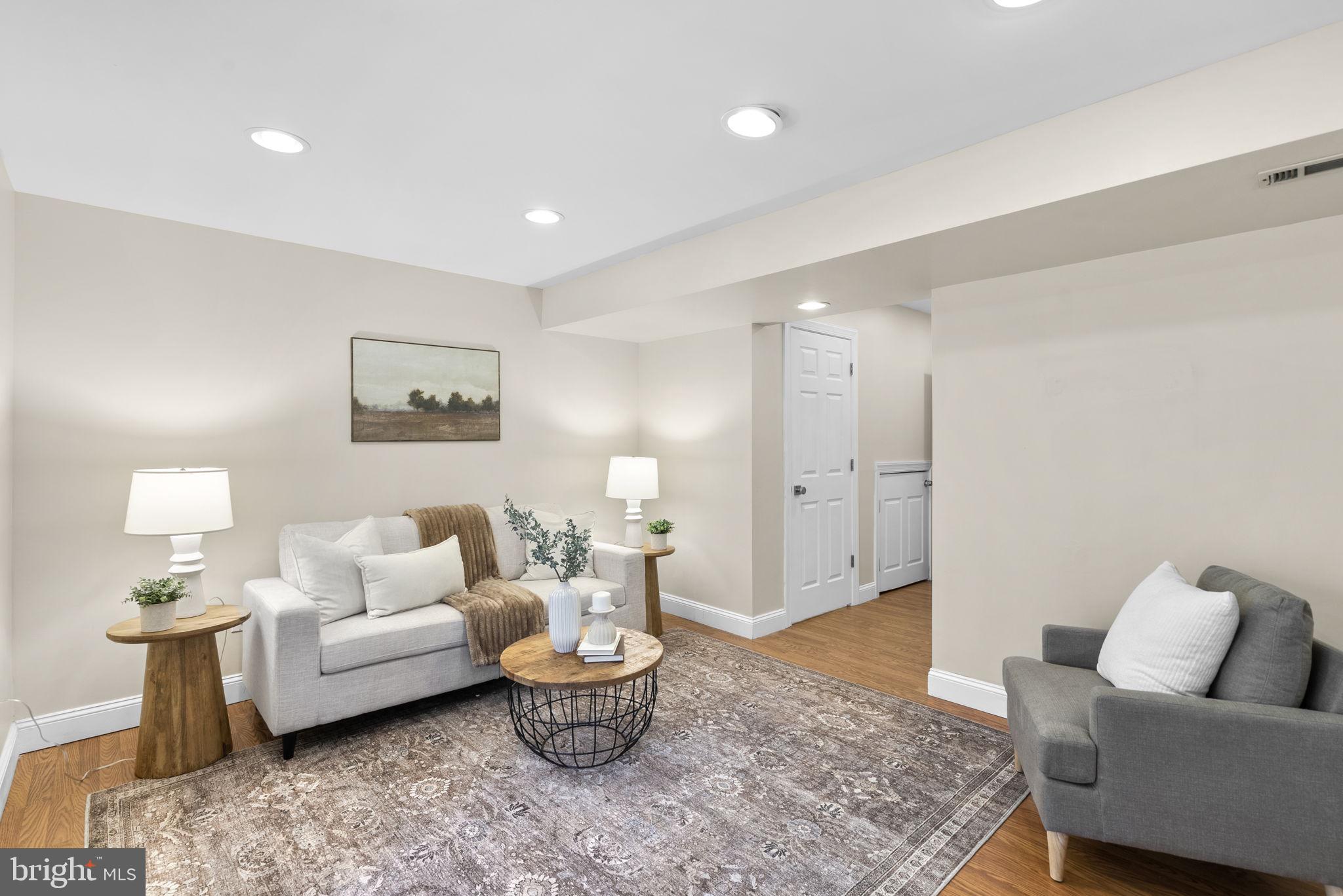 SENECA PARK - Residential