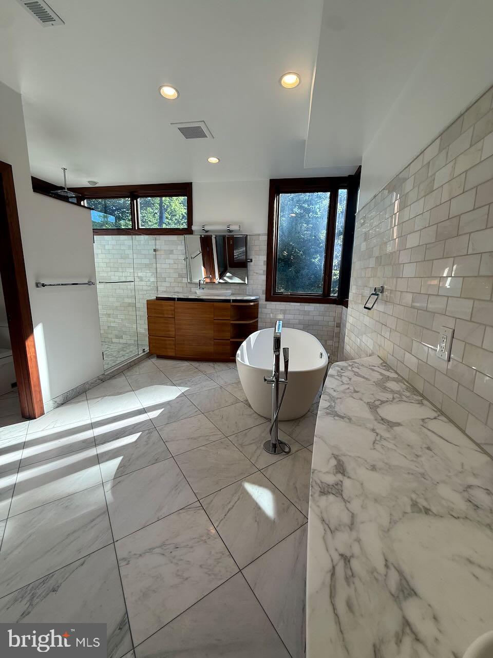 POTOMAC OUTSIDE - Residential