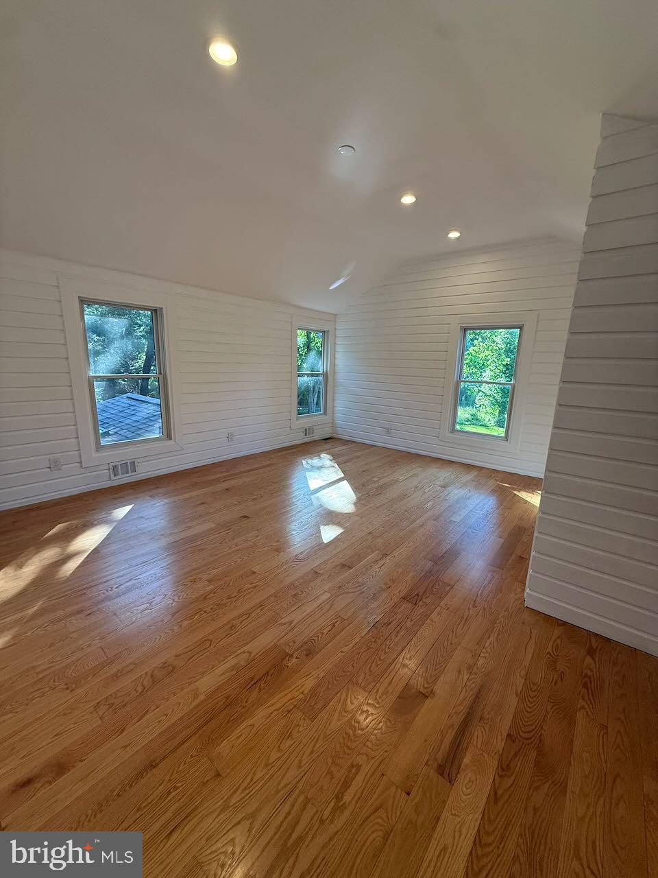 POTOMAC OUTSIDE - Residential