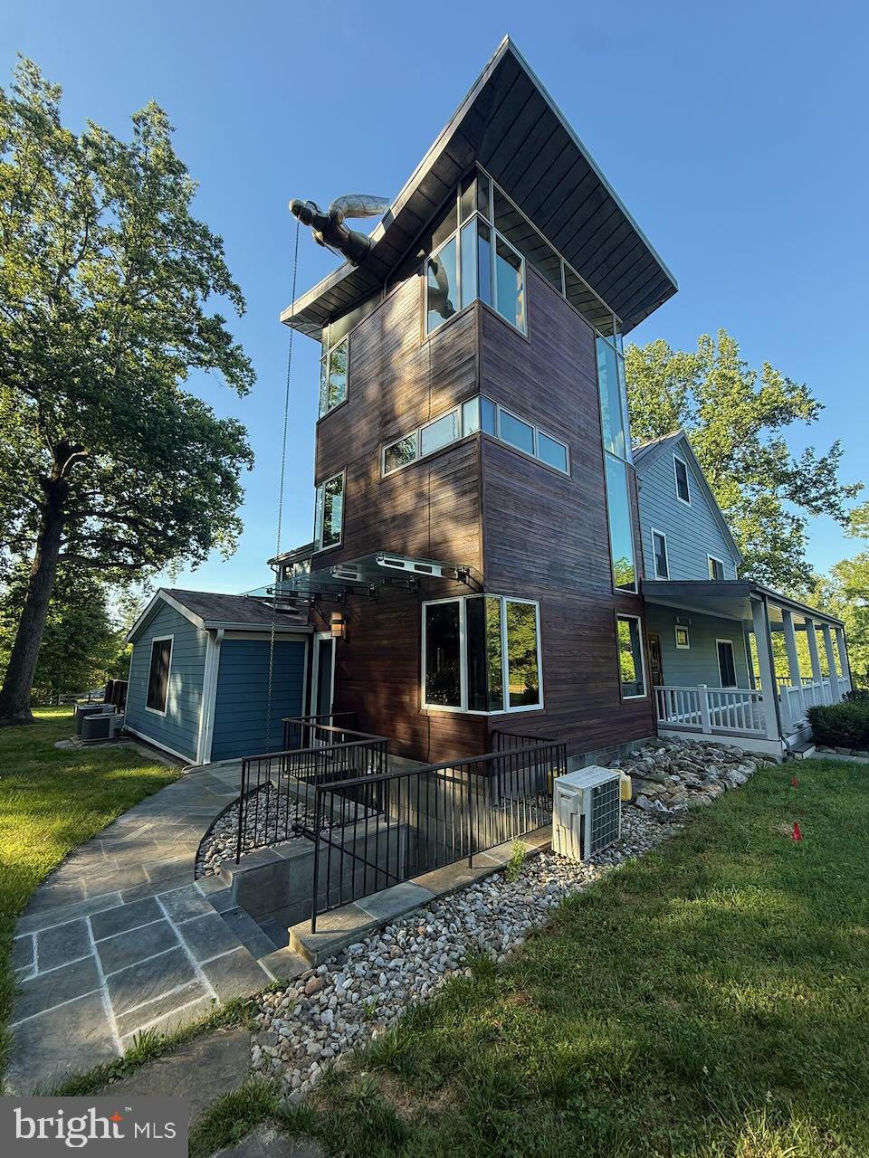 POTOMAC OUTSIDE - Residential