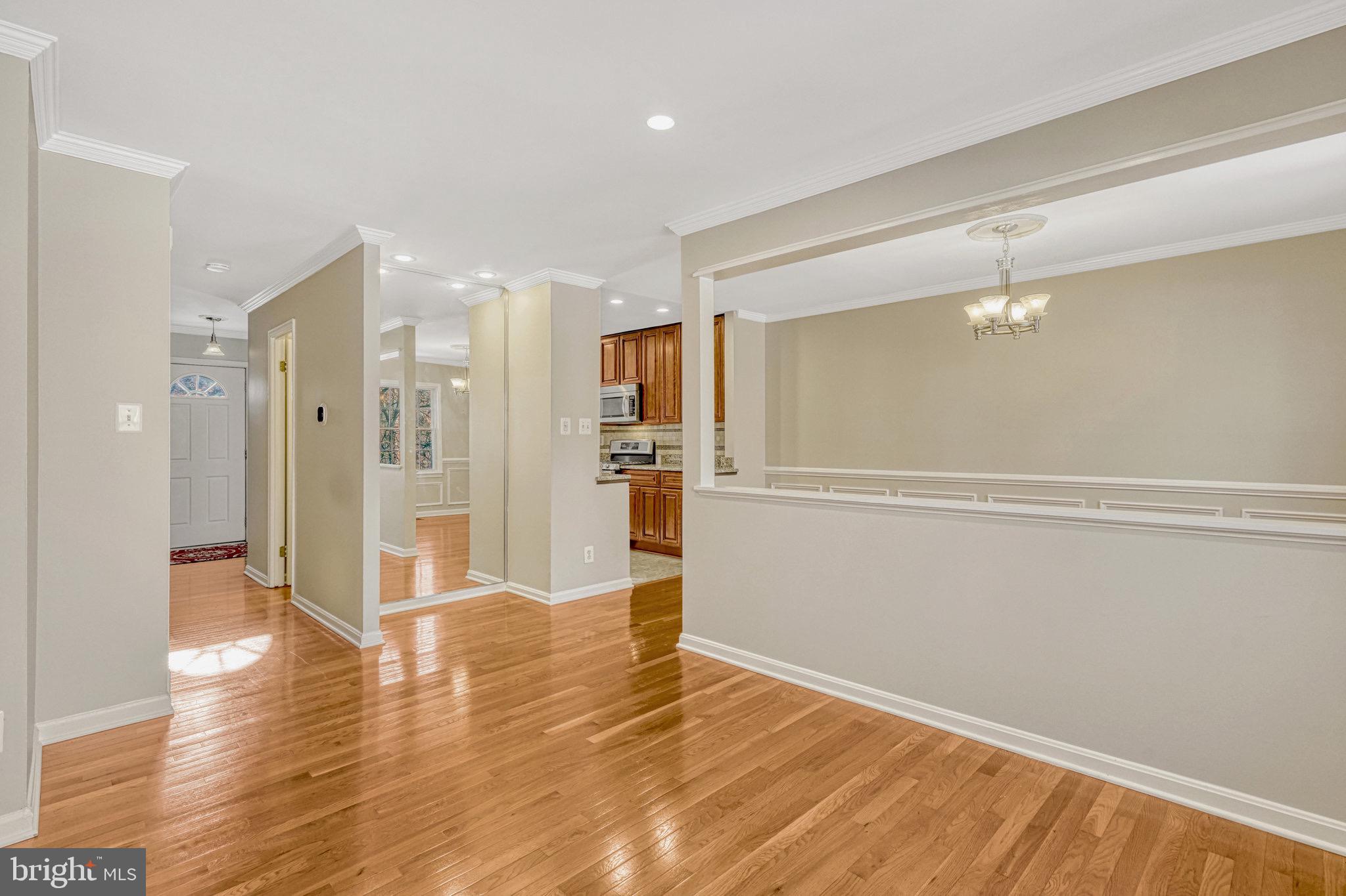LONDON TOWNE - Residential