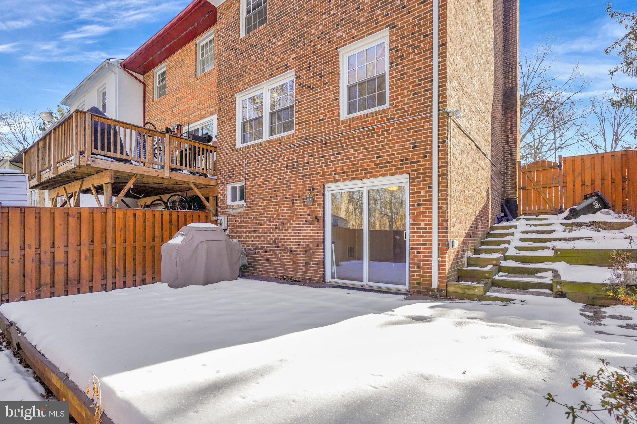 LONDON TOWNE - Residential