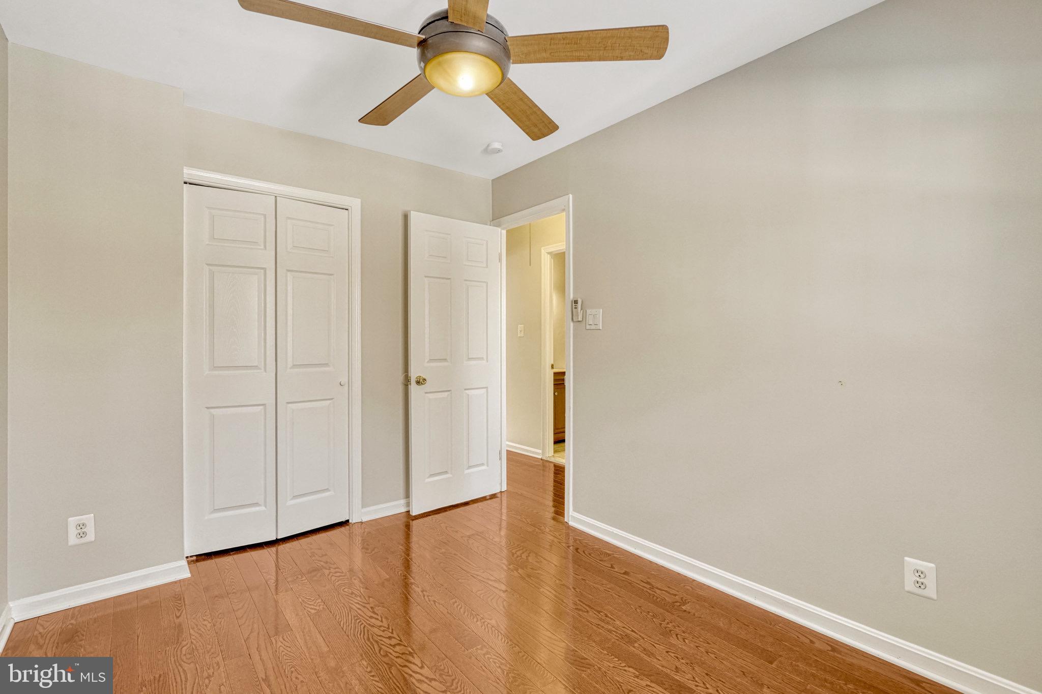 LONDON TOWNE - Residential