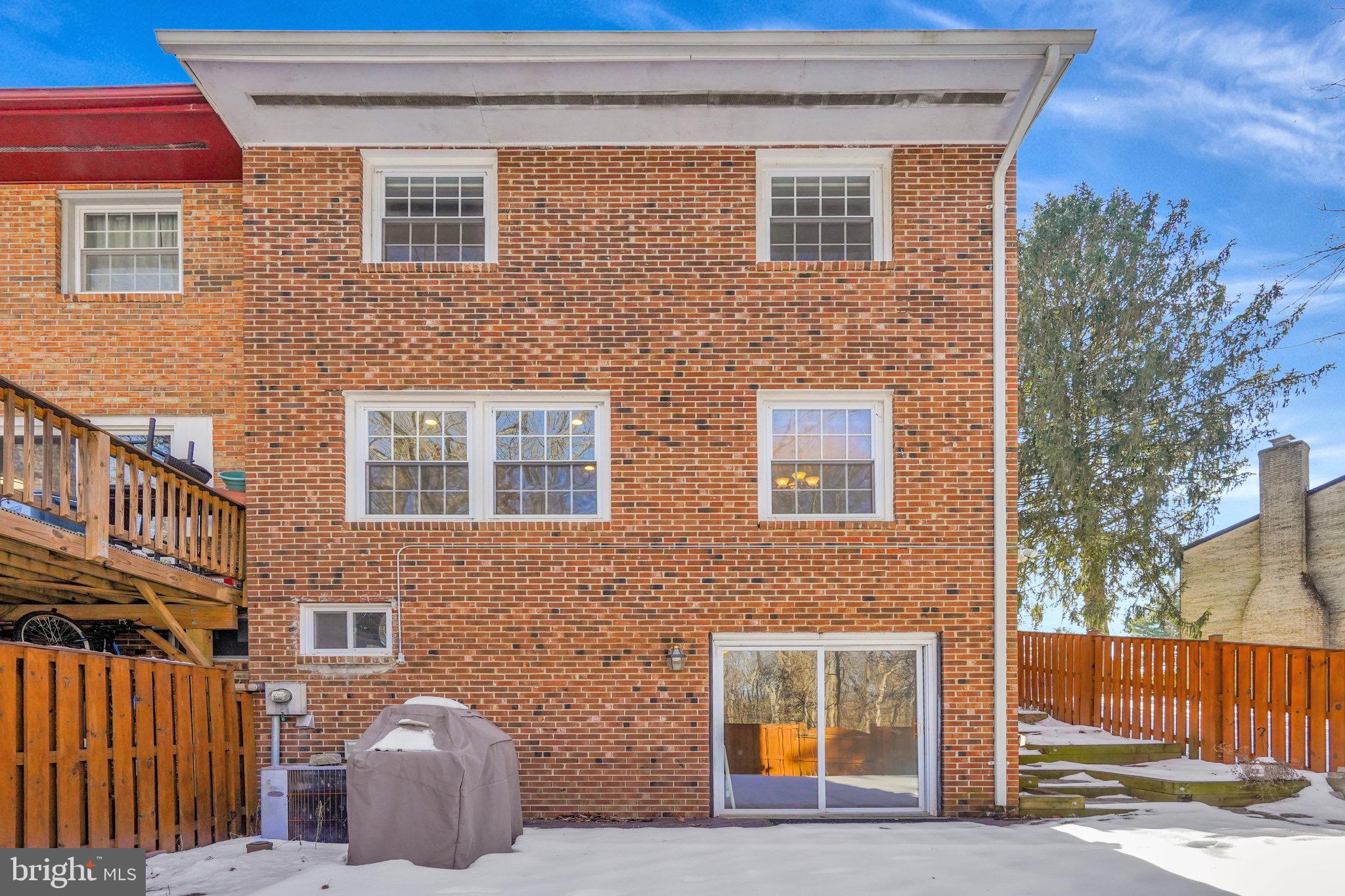 LONDON TOWNE - Residential