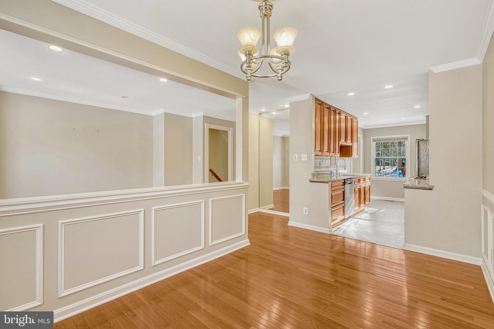 LONDON TOWNE - Residential