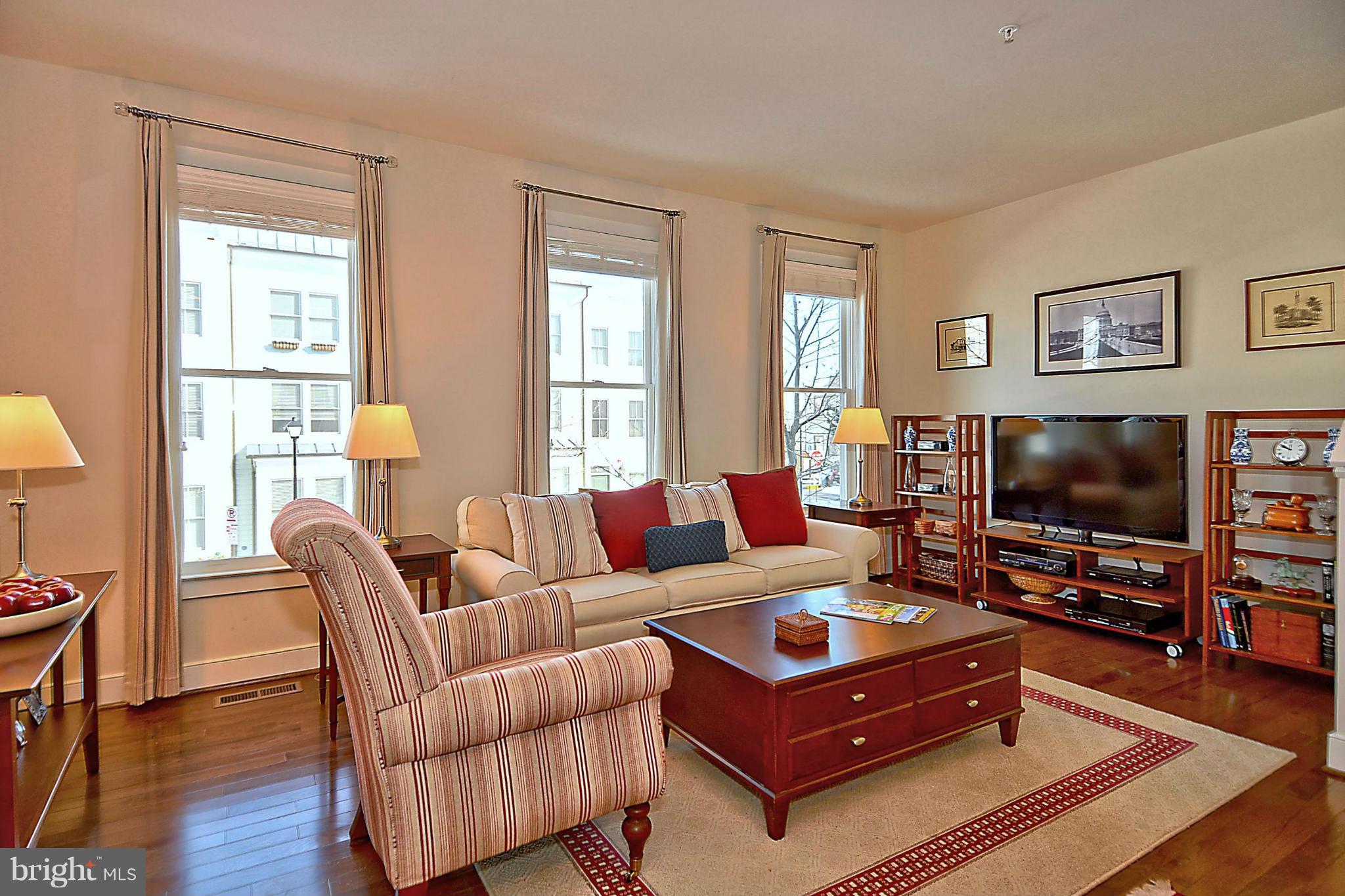PRICE REDUCED BRING OFFERS! 3 bed, 3.5 bath - kitchen w/ granite countertops, gas cooking, stainless appliances, rear deck off kitchen. Living room, family room and private office. Hardwood floors, custom blinds, private roof terrace, gas fireplace, 2 car garage. Walk to King St, Braddock Metro, Potomac River. Easy to Rt. 1, Rt. 7, 495, 395, GW Pkwy, quick commute to Pentagon.