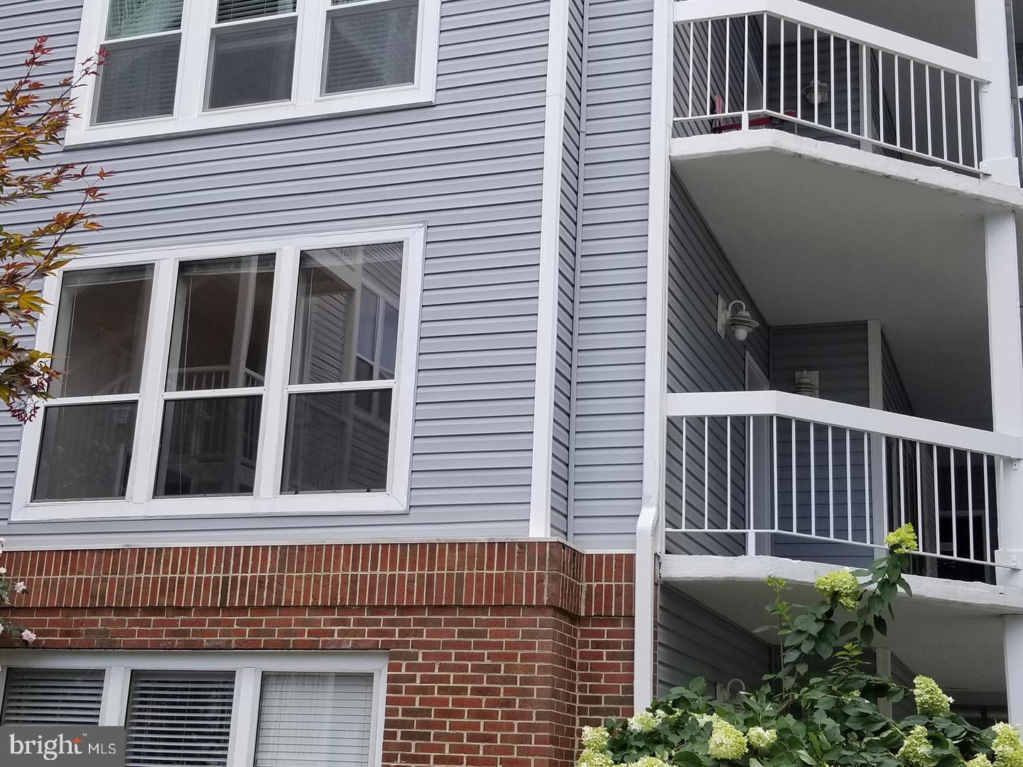 FOUR WINDS AT OAKTON - Residential