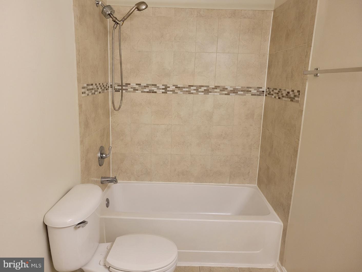 FOUR WINDS AT OAKTON - Residential