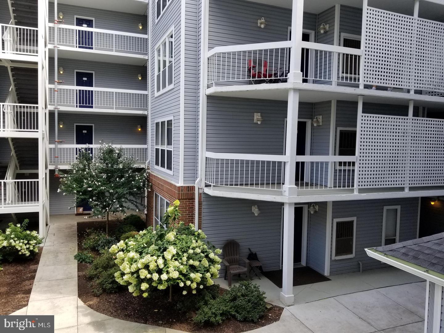 FOUR WINDS AT OAKTON - Residential