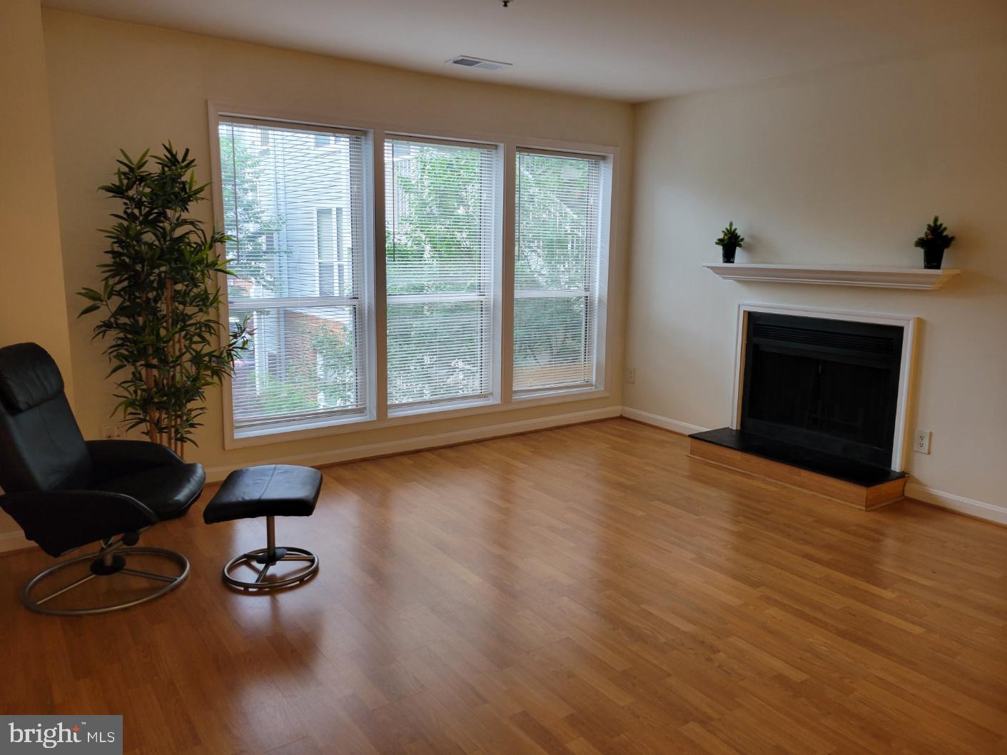 FOUR WINDS AT OAKTON - Residential