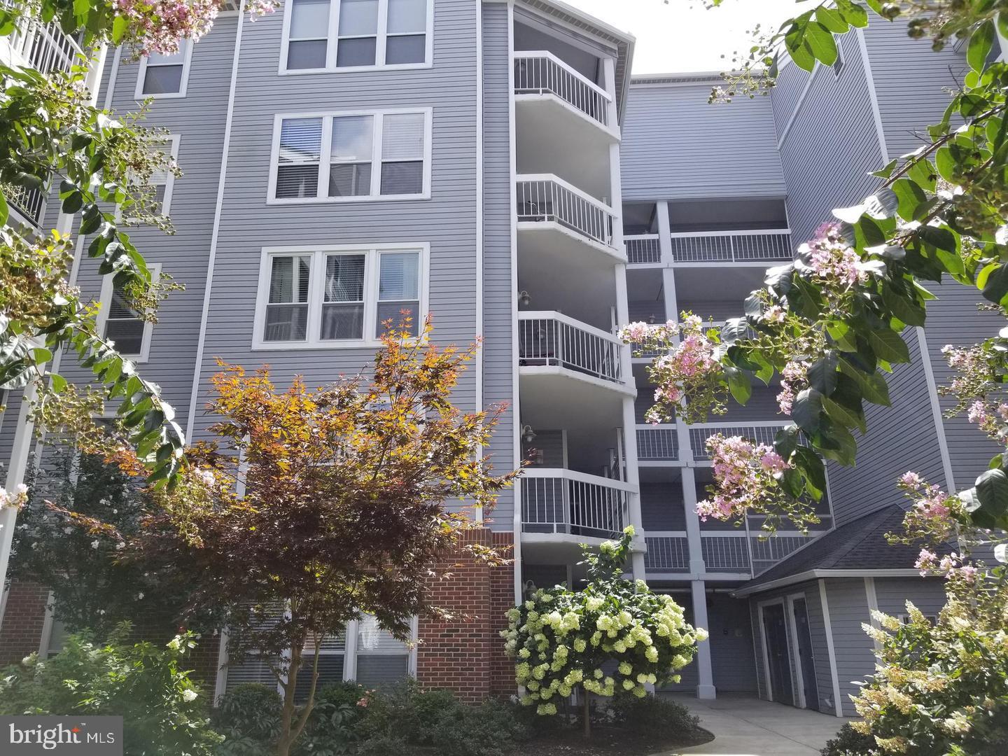 Elevator bldg & Private Entrance through 135 SF of Balcony. Updated and well maintained inside. SS Appl, Granite Cntrtop, Lights, Blinds, Faucets, Tiles & Vanity in the FBs. W/D in unit. Water included in Condo Fee. Lots of Parking. Community swimming pool. Exercise room. Club House. 2 miles to Vienna Metro & Easy access to commuter routes, close to Rt. 66 & Shopping centers, etc. The Seller prefers the Joystone Title & Escrow Inc.