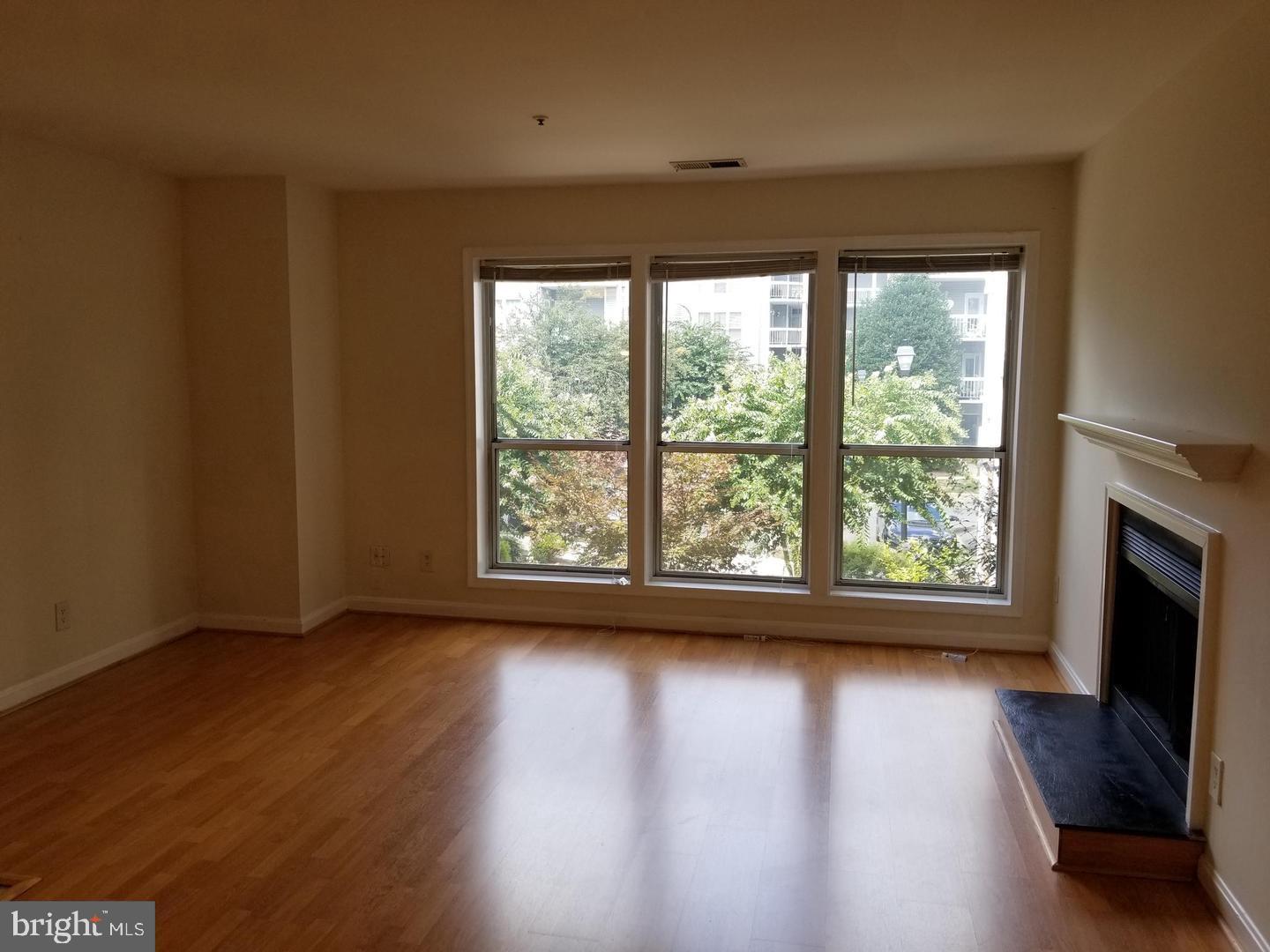 FOUR WINDS AT OAKTON - Residential