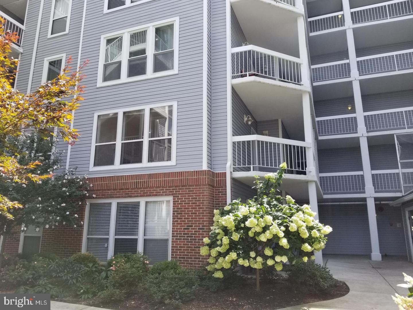 FOUR WINDS AT OAKTON - Residential