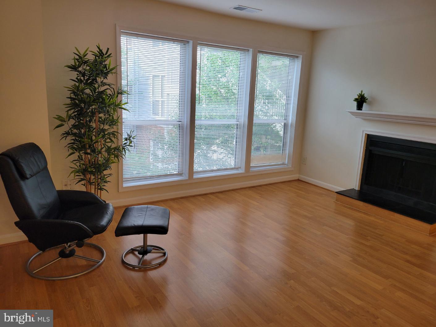 FOUR WINDS AT OAKTON - Residential