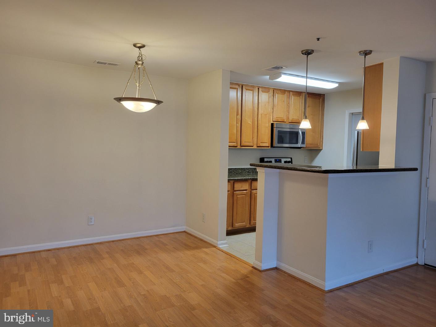 FOUR WINDS AT OAKTON - Residential