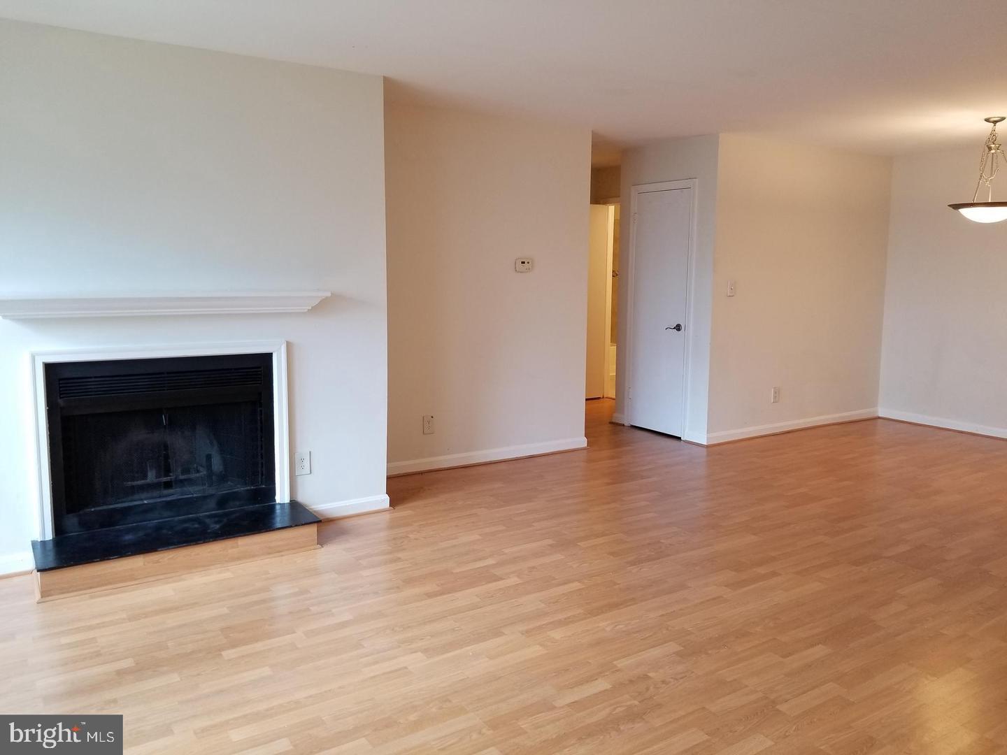 FOUR WINDS AT OAKTON - Residential