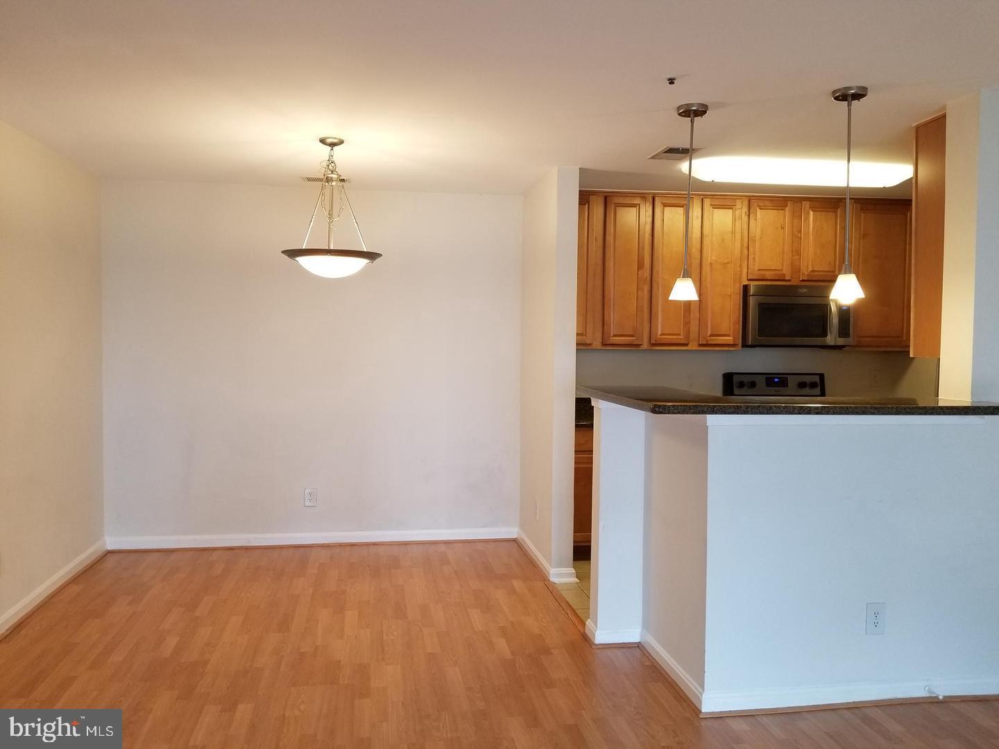 FOUR WINDS AT OAKTON - Residential