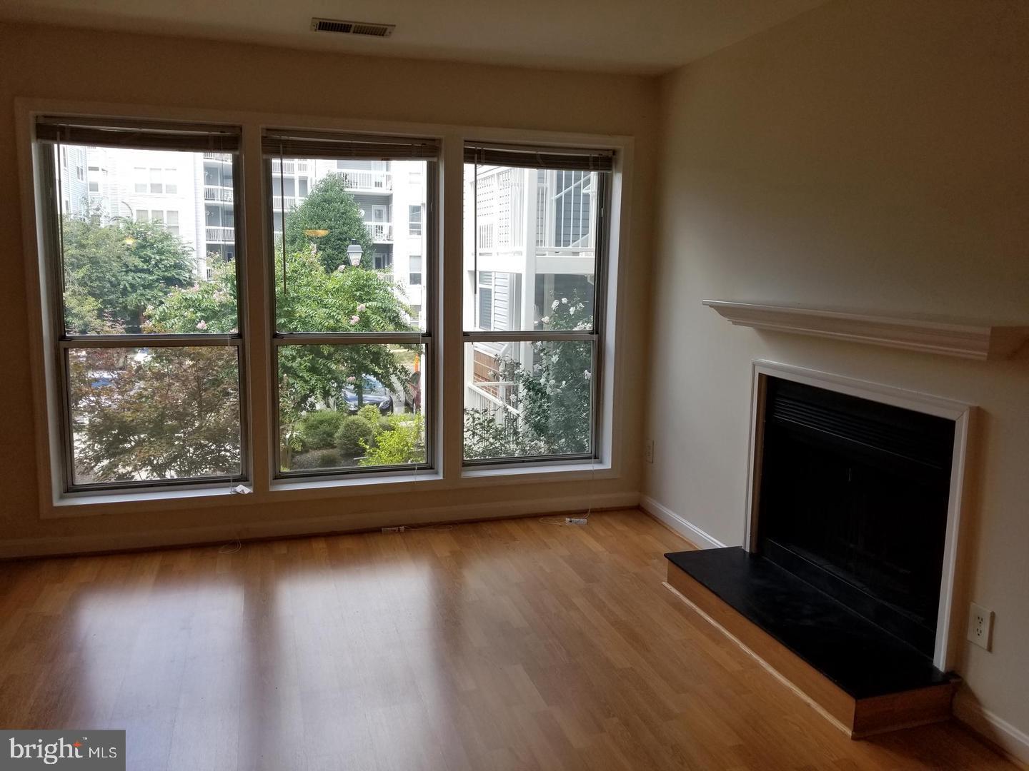 FOUR WINDS AT OAKTON - Residential
