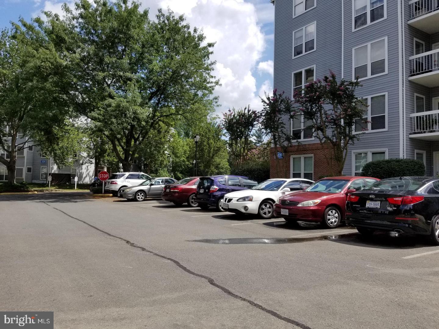 FOUR WINDS AT OAKTON - Residential
