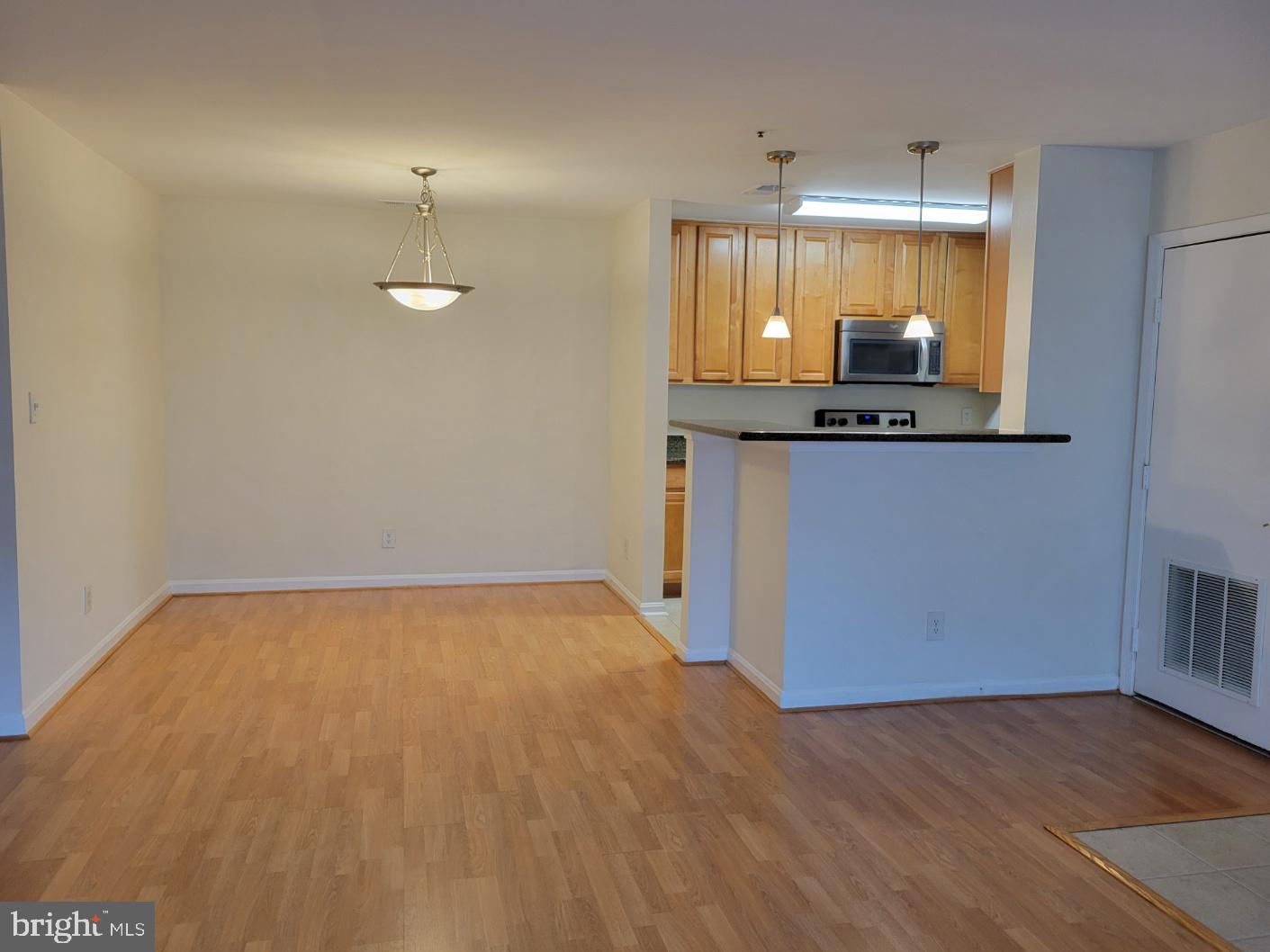 FOUR WINDS AT OAKTON - Residential