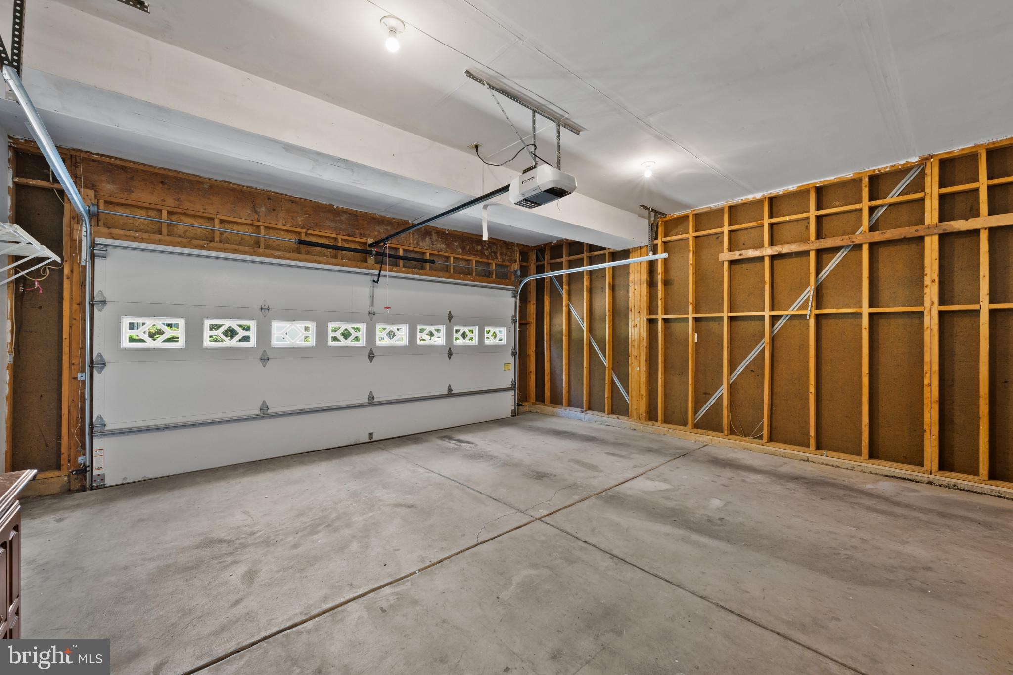 BRYNWOOD HILLS - Residential