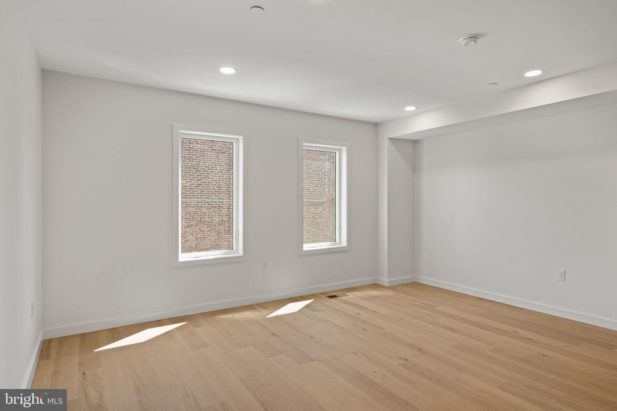 PORT RICHMOND - Residential