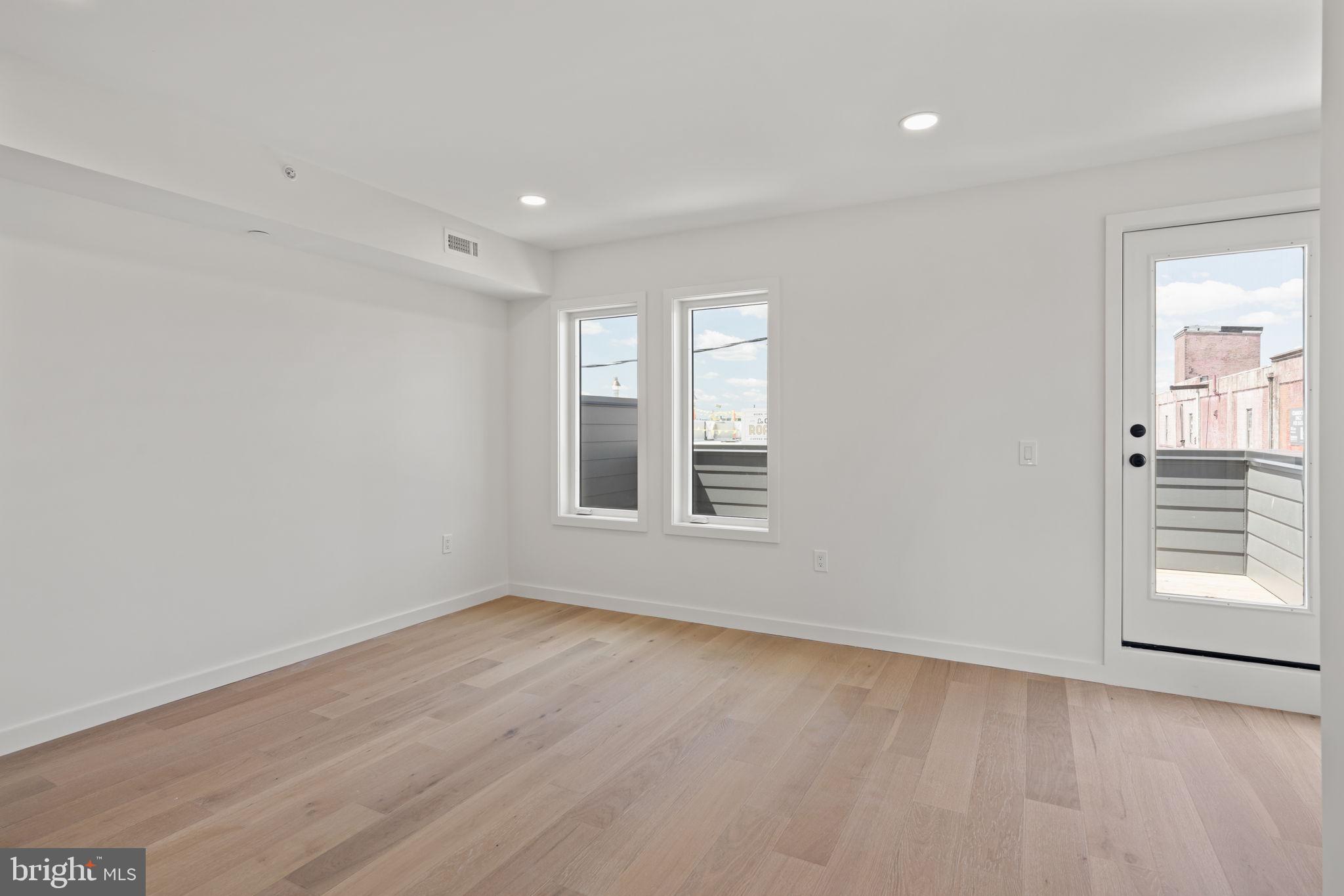 PORT RICHMOND - Residential