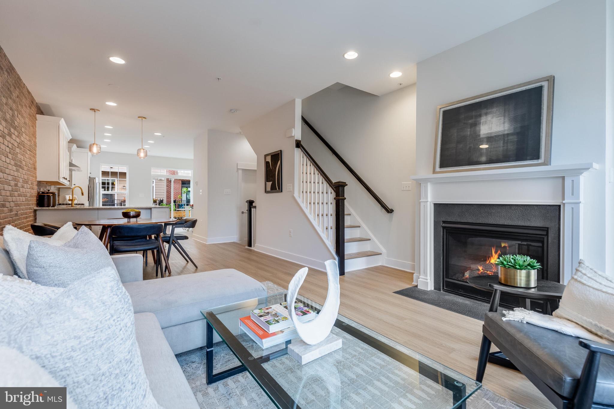 CRESCENT PLACE - Residential