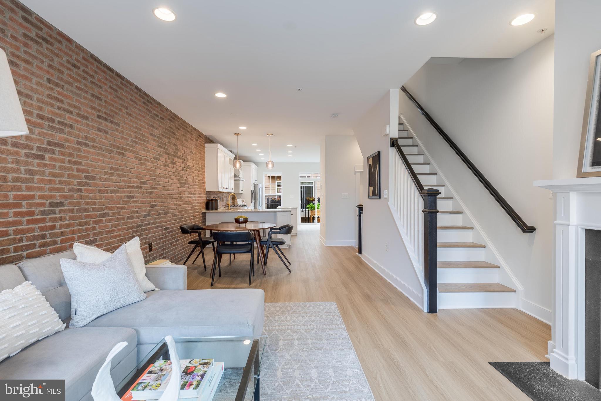 CRESCENT PLACE - Residential