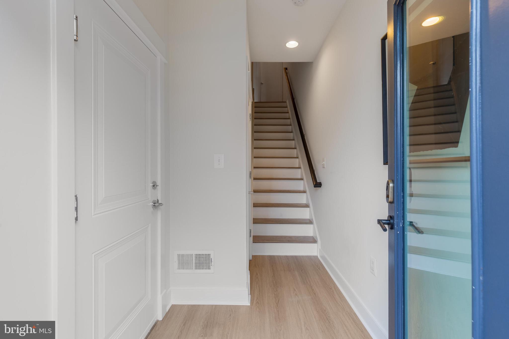 CRESCENT PLACE - Residential