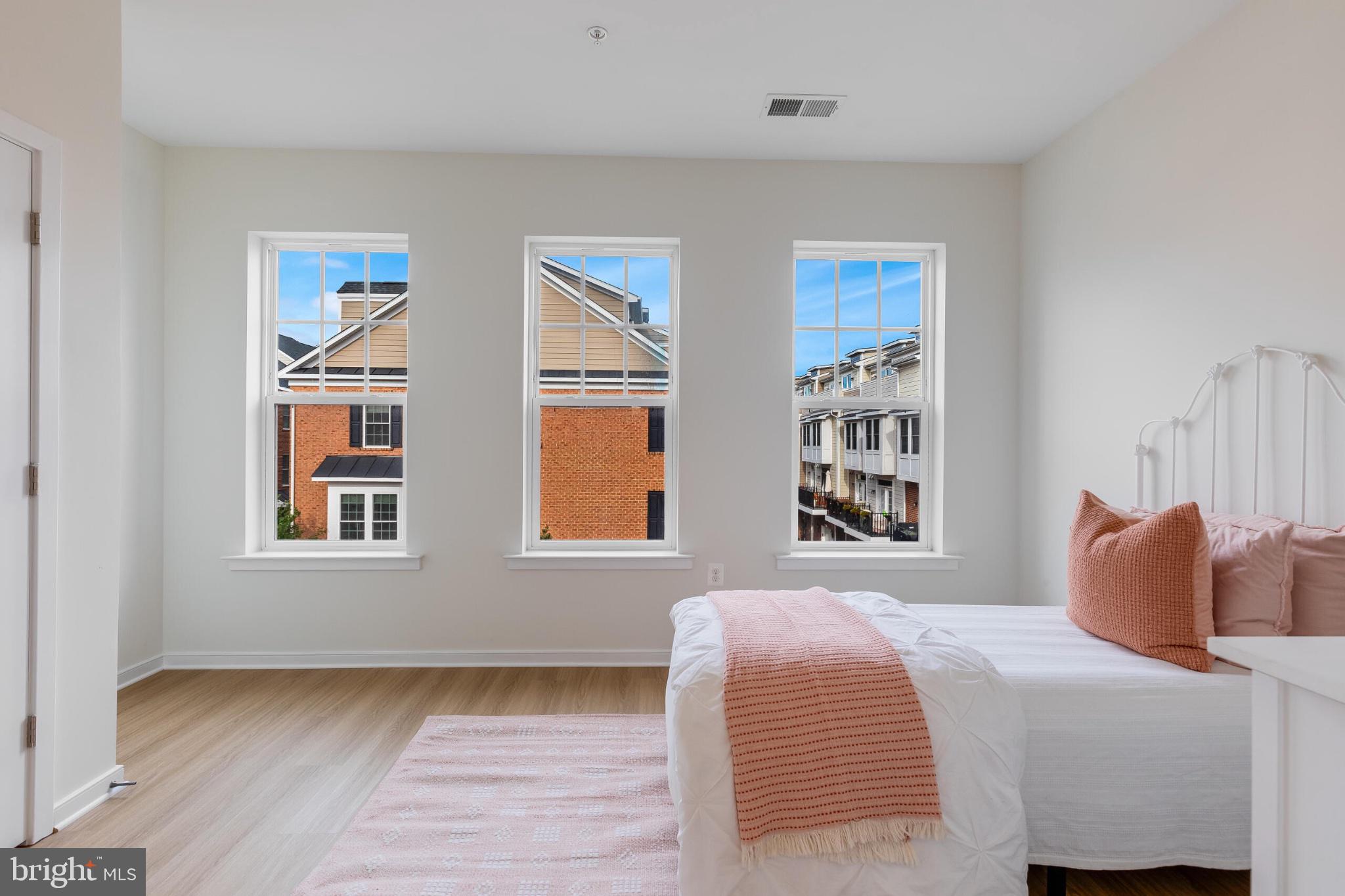 CRESCENT PLACE - Residential