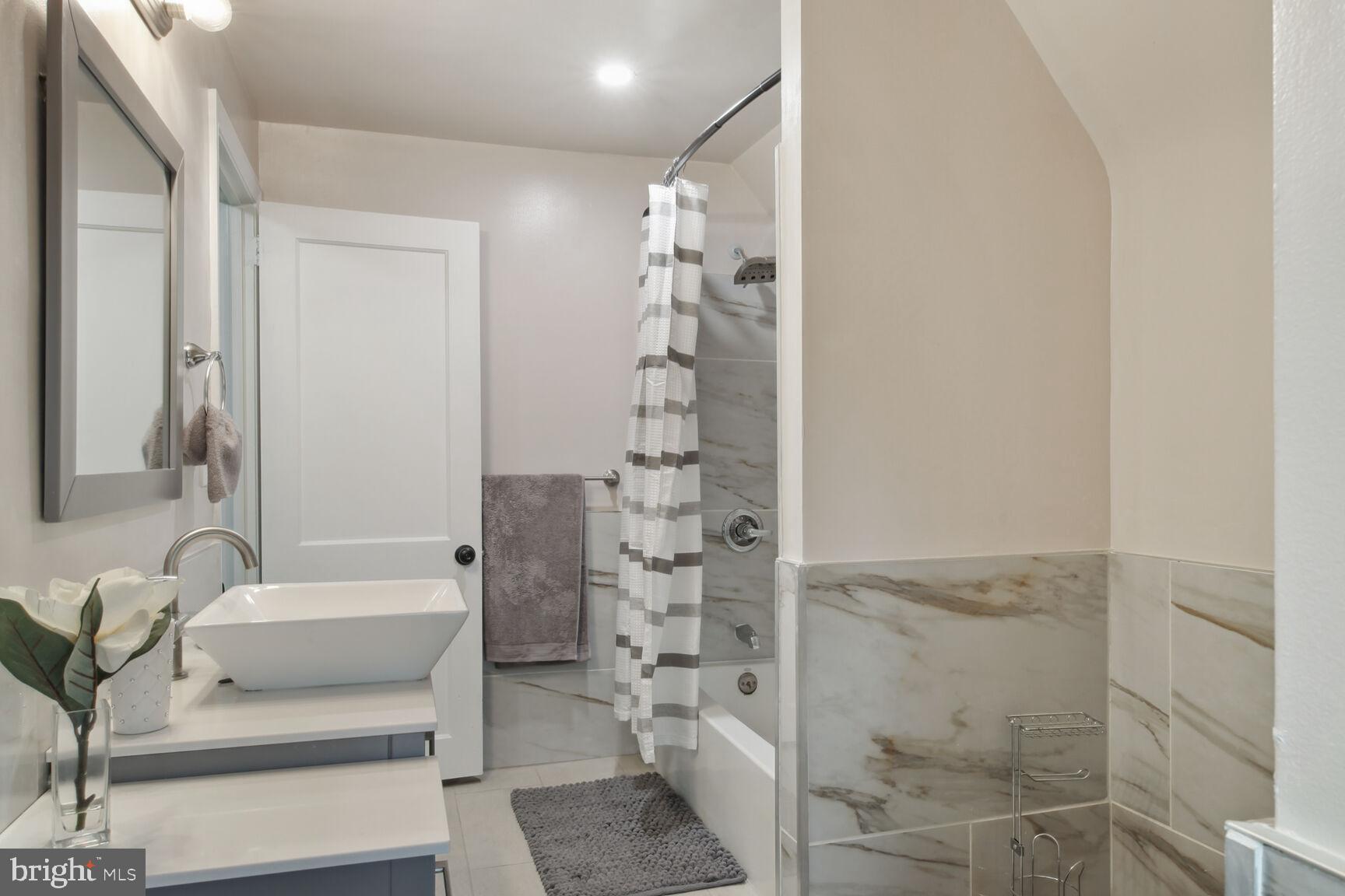 LATHAM PARK - Residential