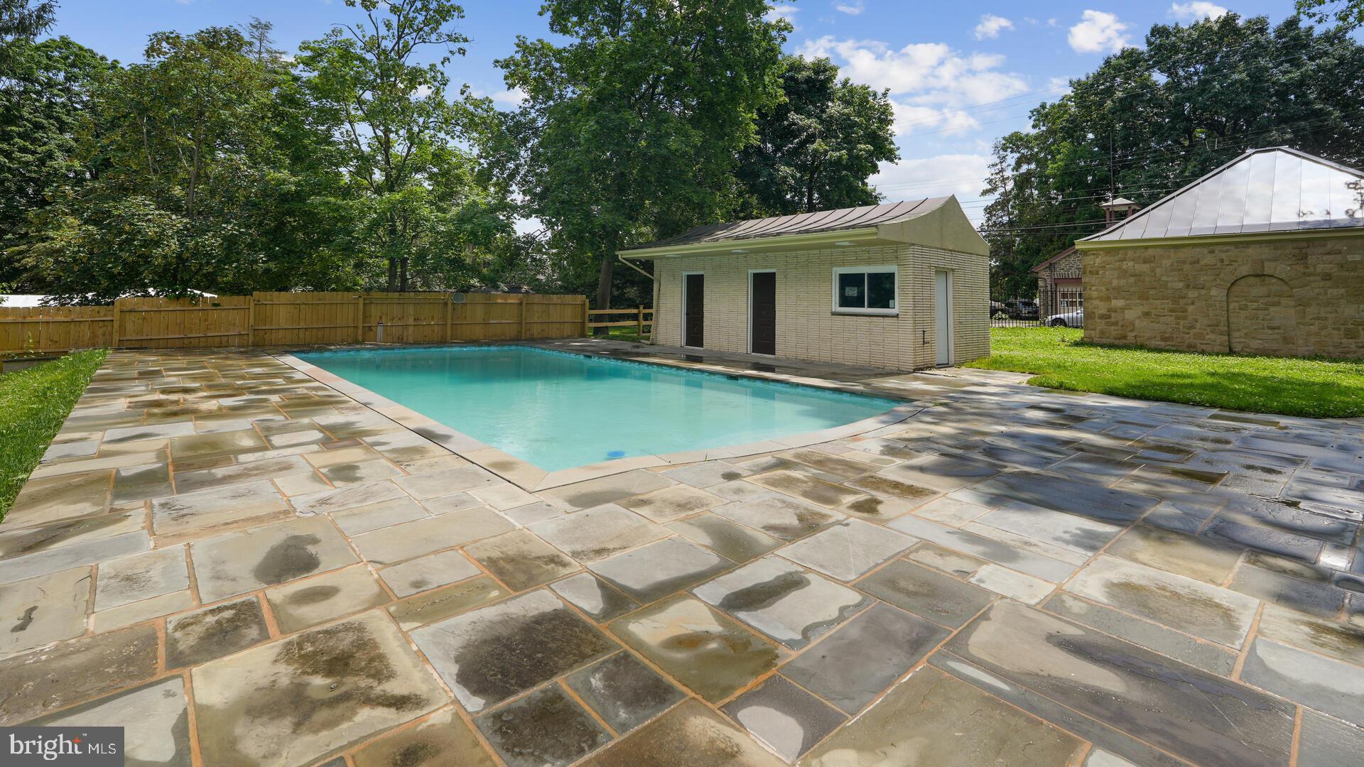 LATHAM PARK - Residential