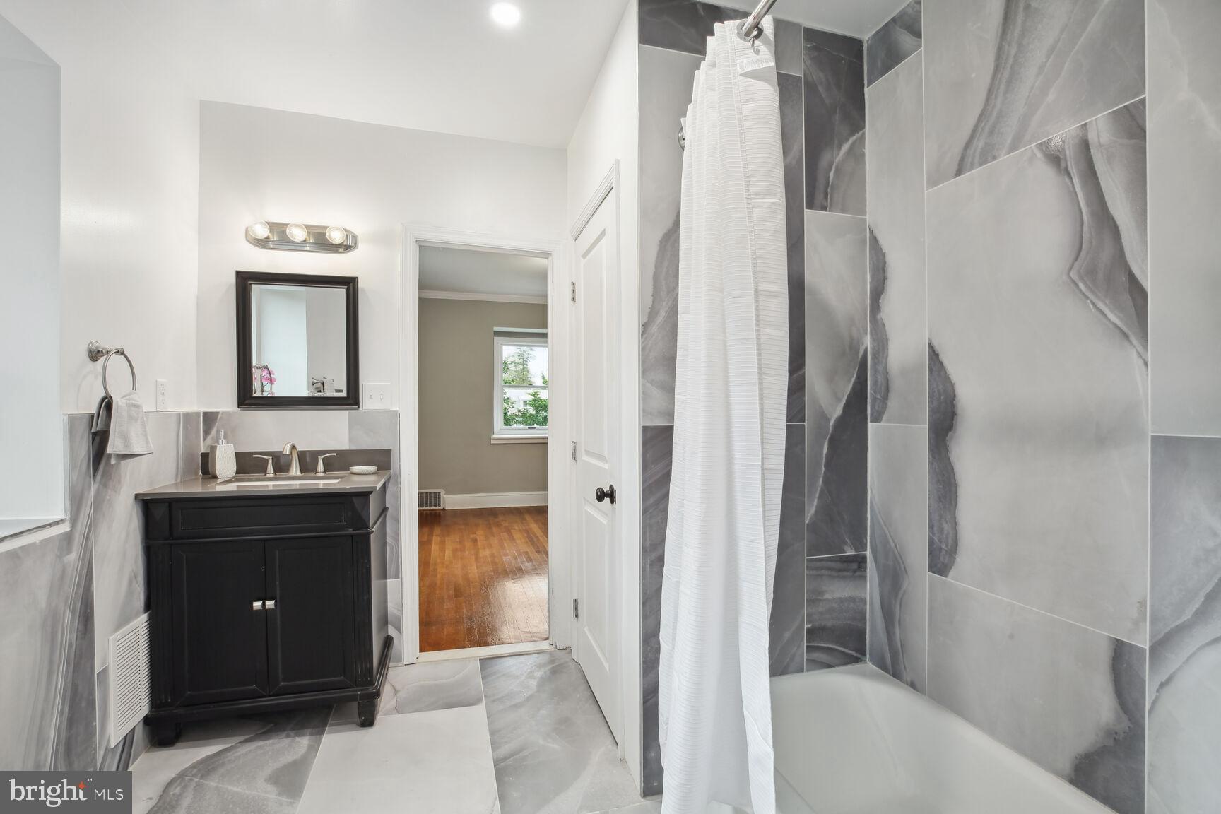 LATHAM PARK - Residential