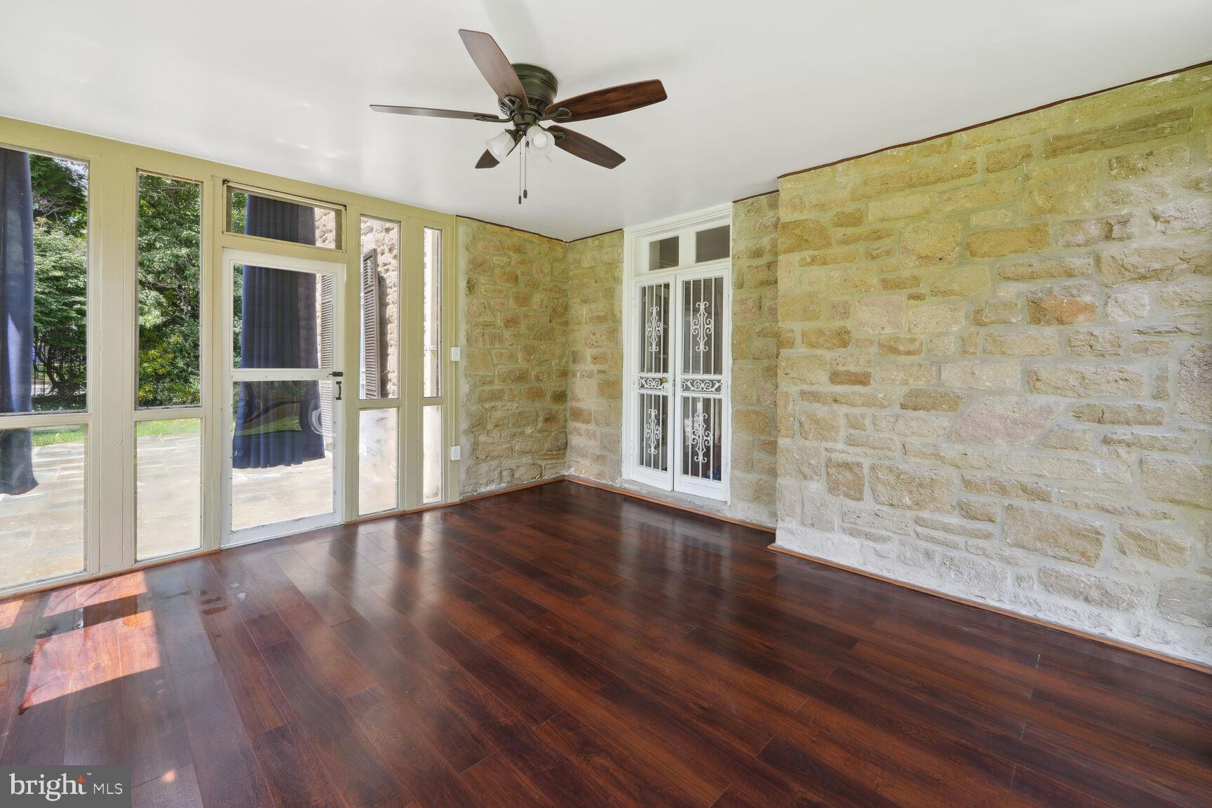 LATHAM PARK - Residential