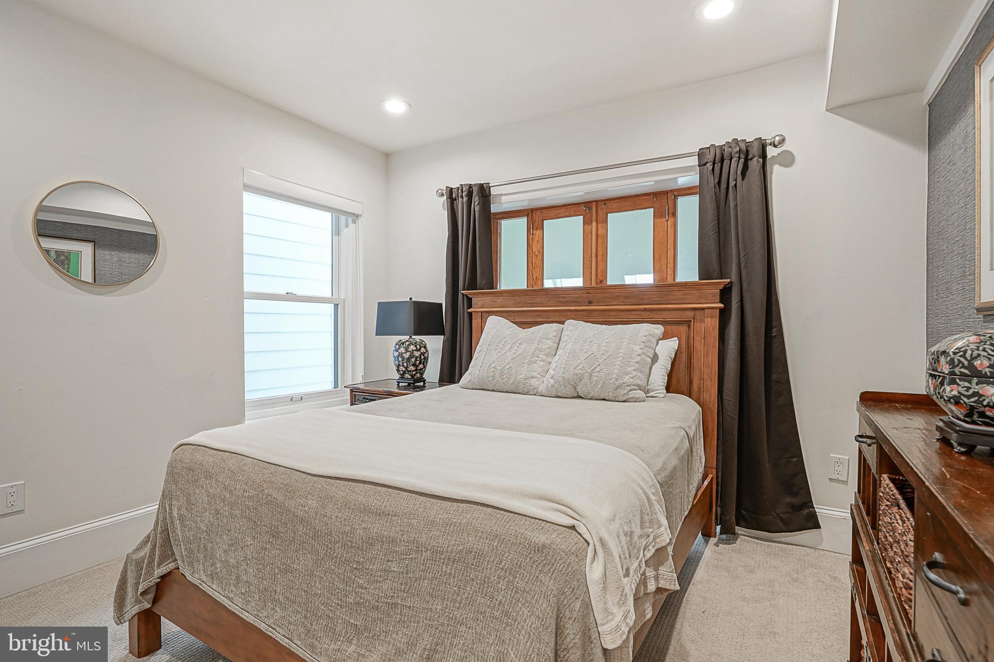 LOGAN SQUARE - Residential