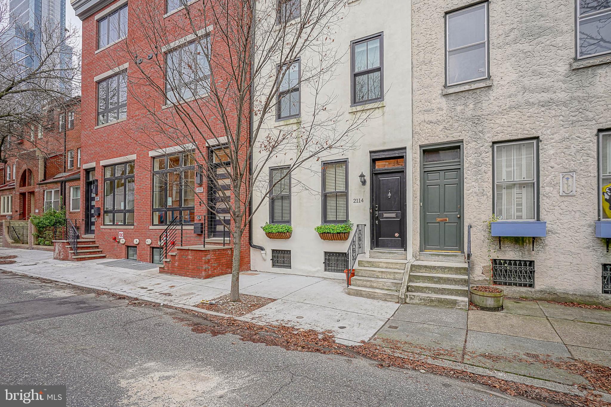 LOGAN SQUARE - Residential