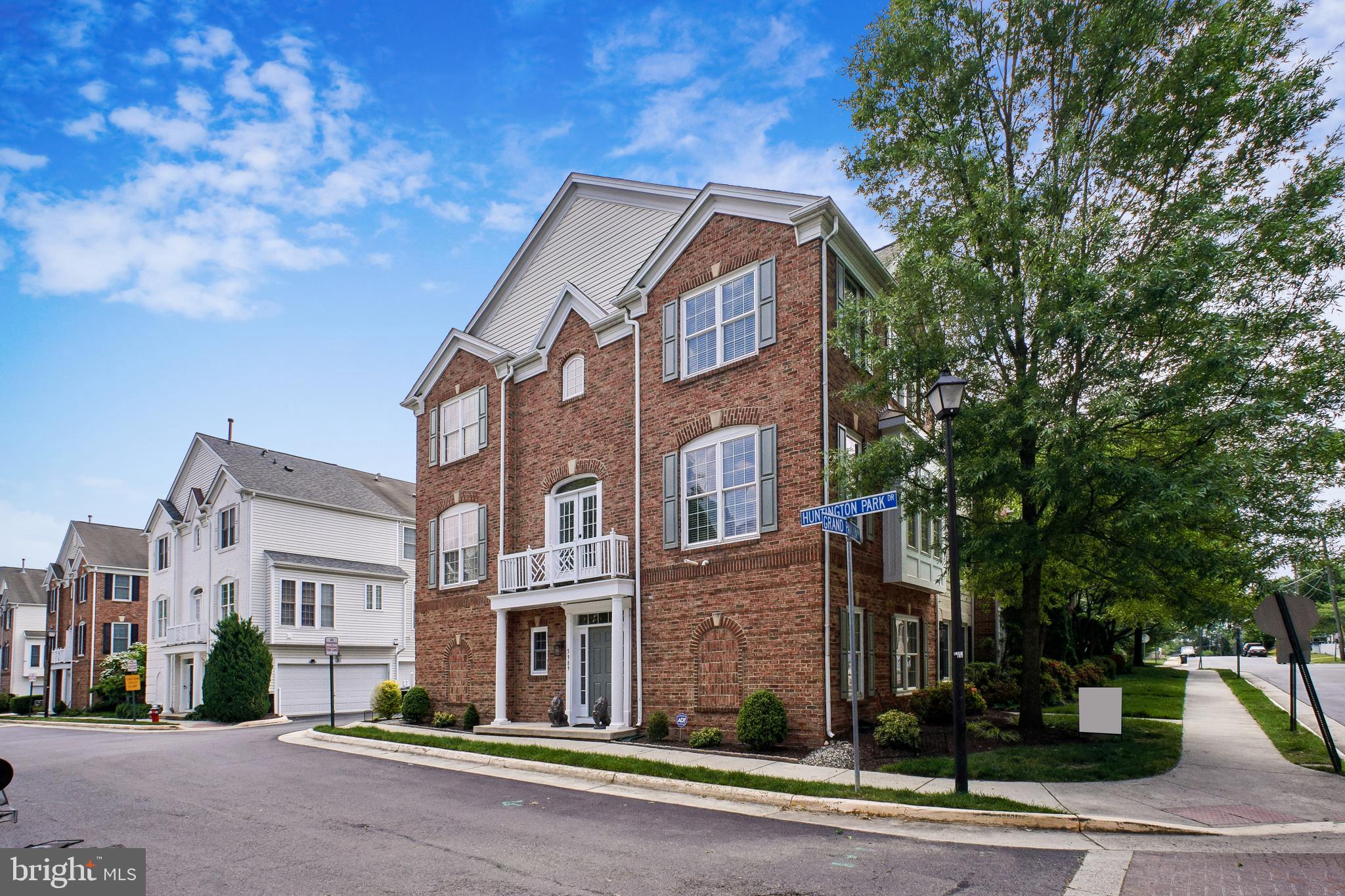 PAVILIONS AT HUNTINGTON - Residential