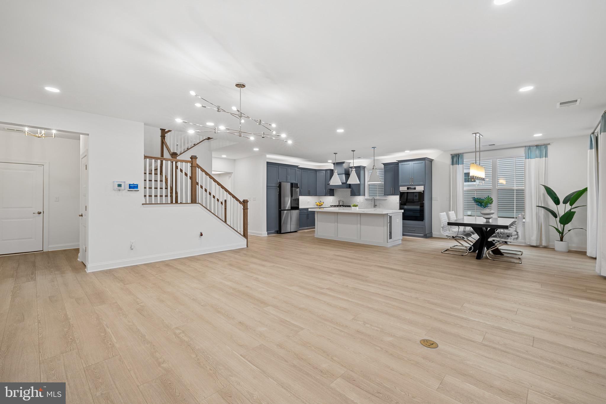 EAST GATE - Residential