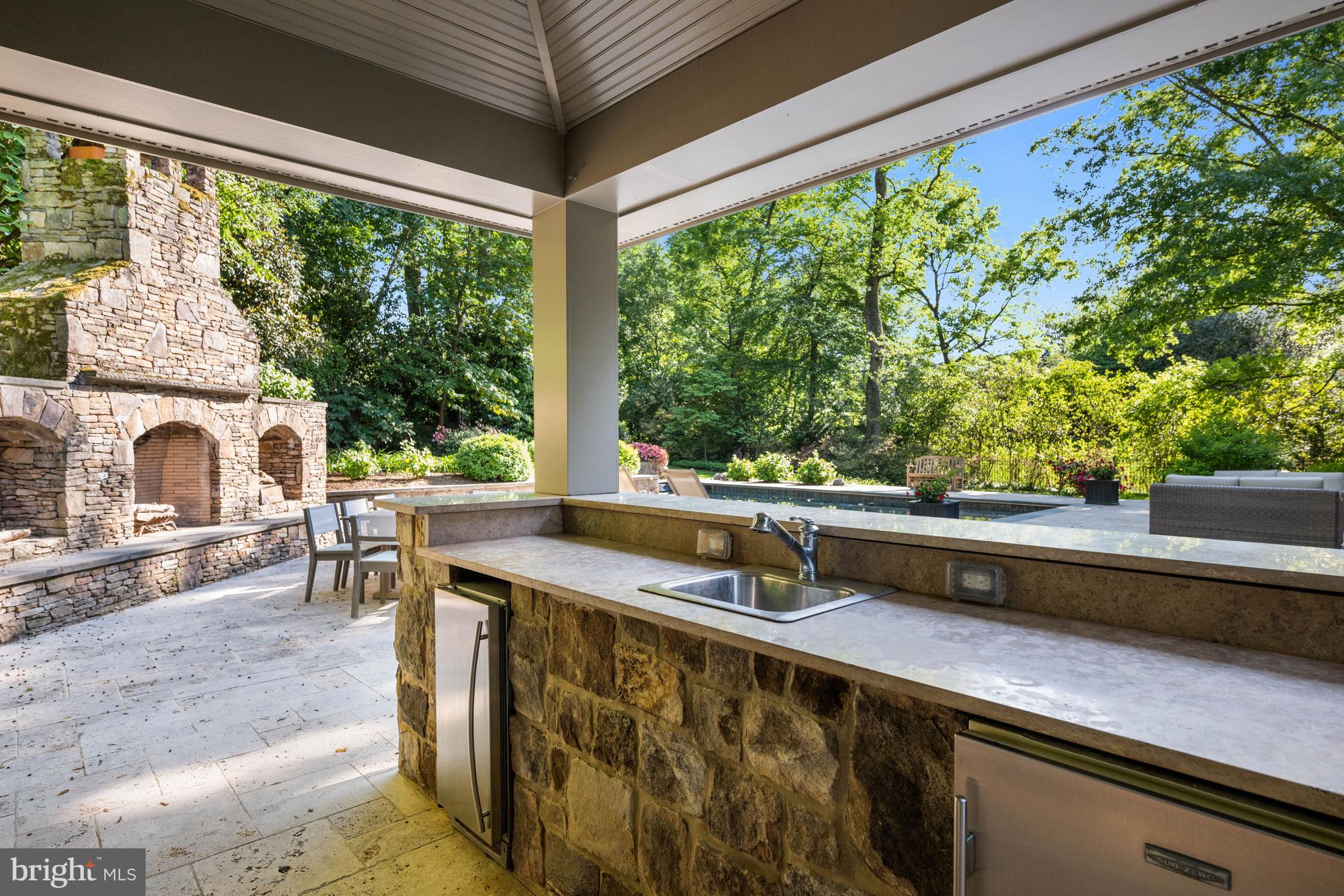 COUNTRY CLUB HILLS - Residential