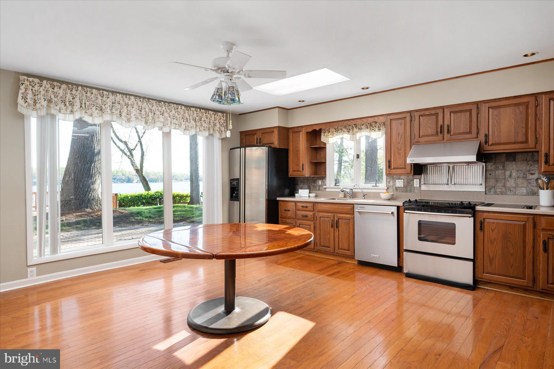 EDGEWATER BEACH - Residential