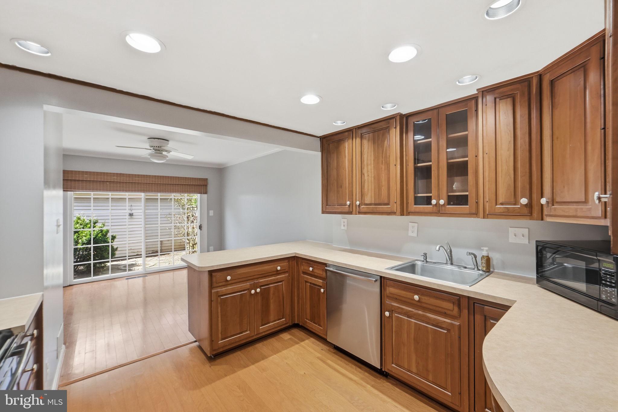 RUXTON PLACE - Residential Lease