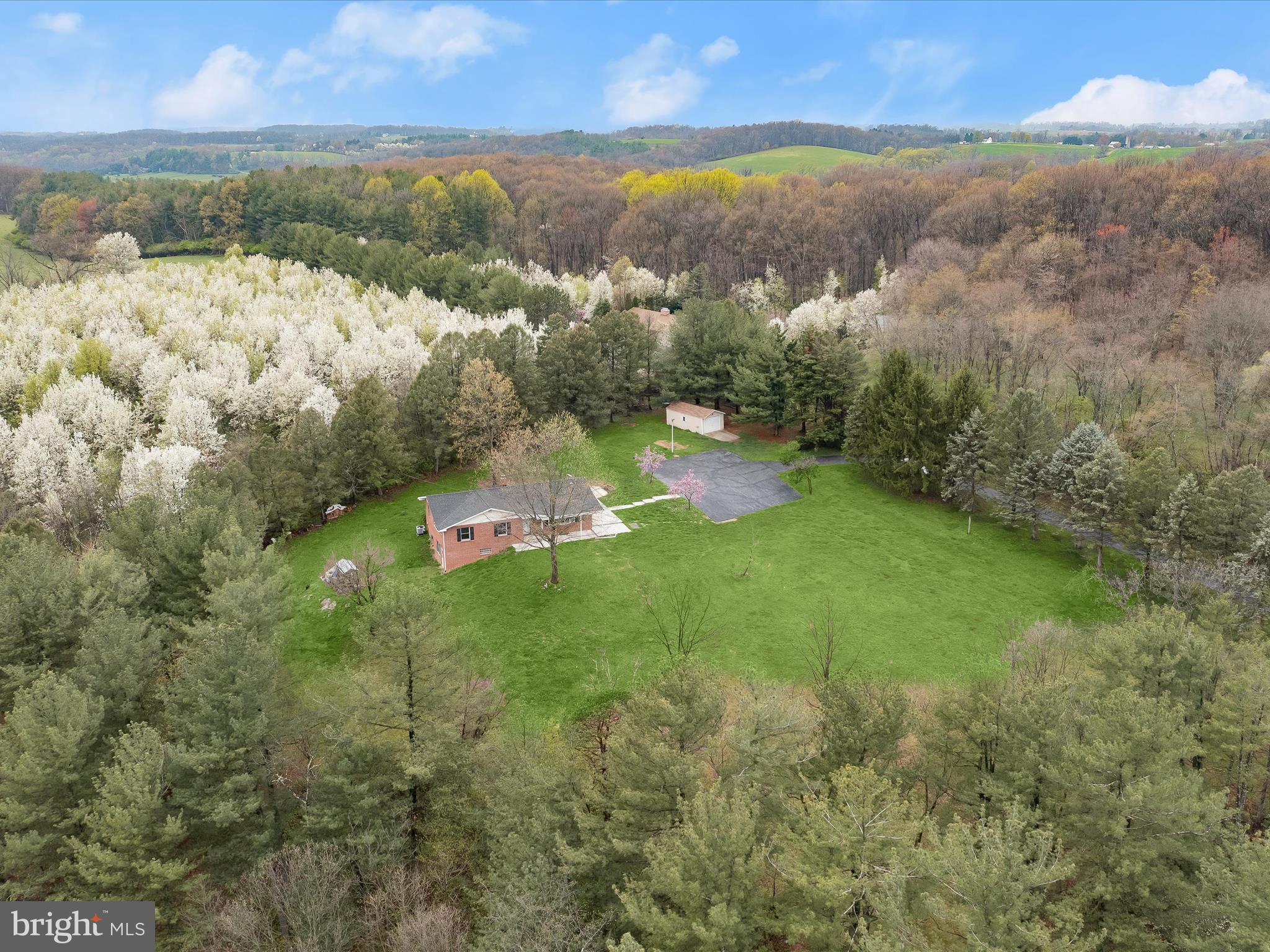TWIN LAKES - Residential
