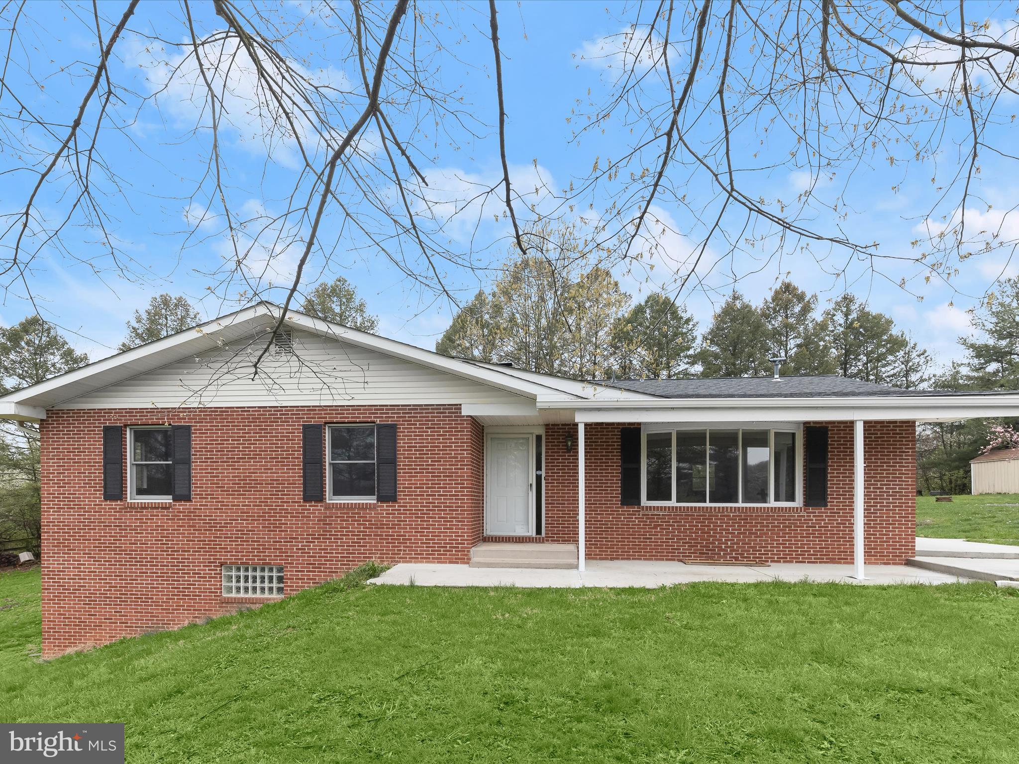 TWIN LAKES - Residential