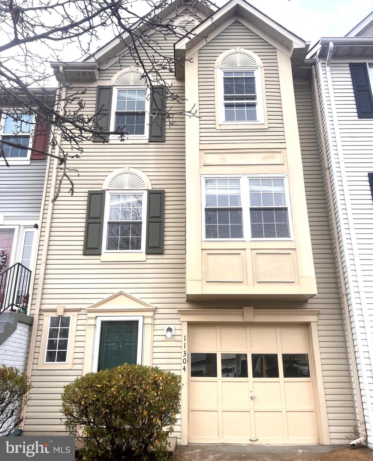 Please note: This is a 1031 Exchange sale. Seller request Envoy Title for closing.
Thank You for showing.