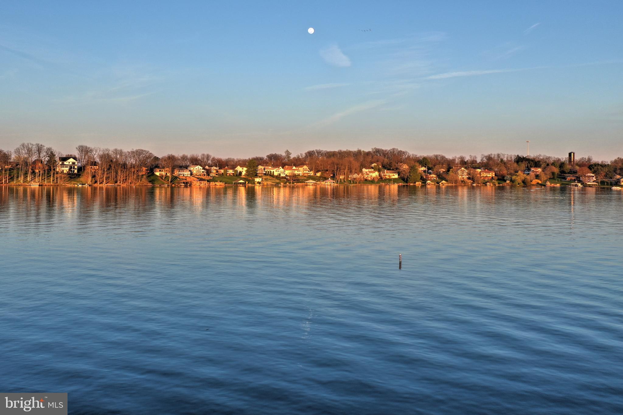 LAKE MEADE - Land