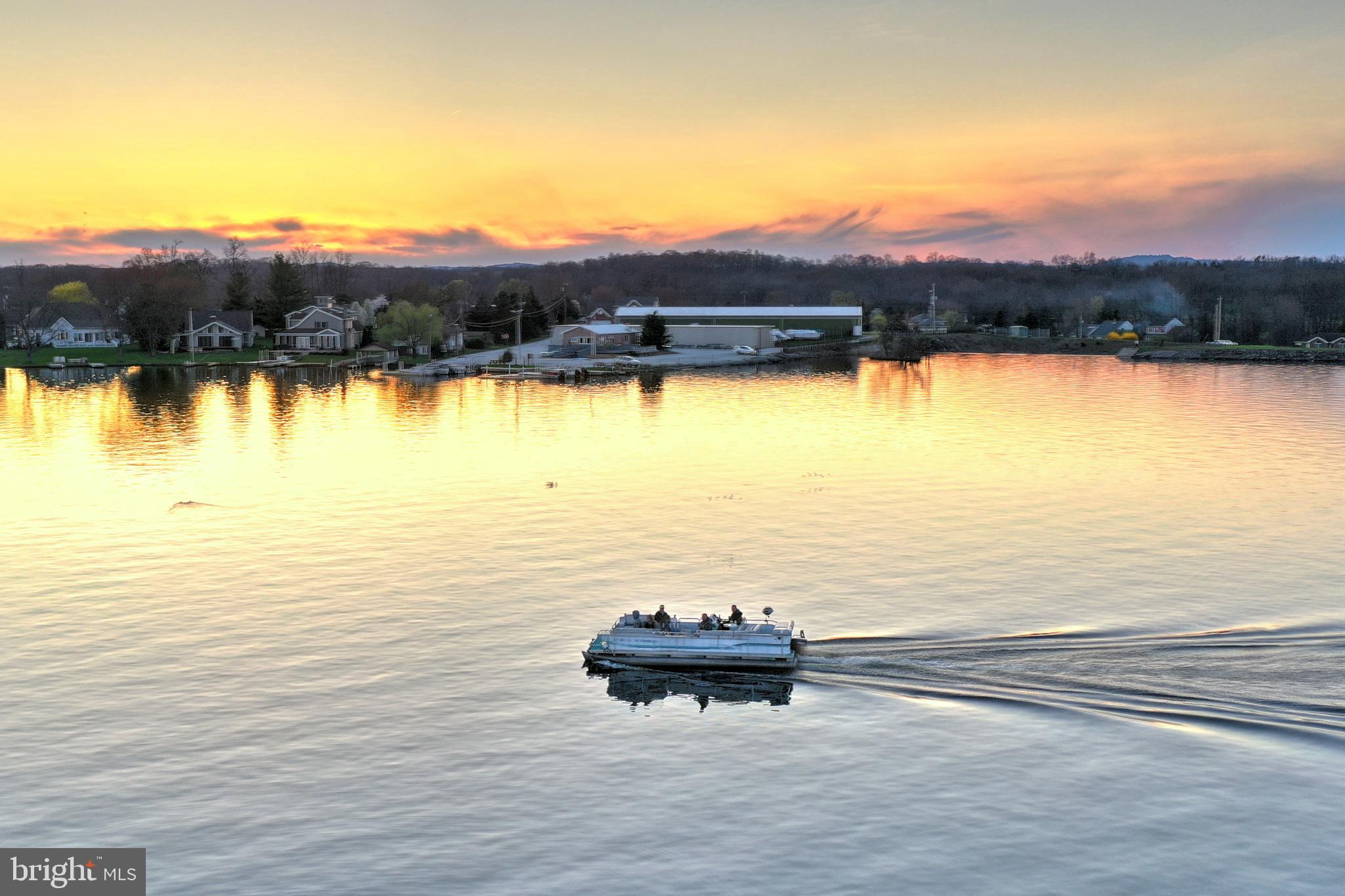 LAKE MEADE - Land