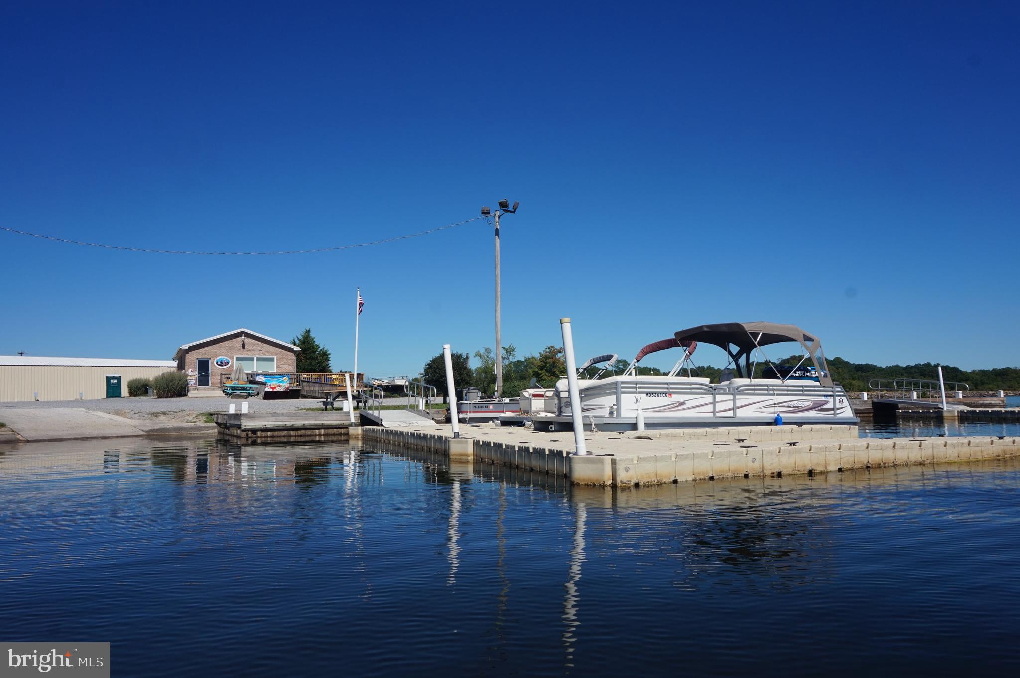 LAKE MEADE - Land