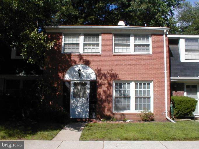 ... READY FOR OCCUPANCY ... WELL KEPT 3 BEDROOM TOWNHOUSE WITH BRICK FRONT IN PRIME CROFTON LOCATION ... DECK, WASHER/DRYER AND CARPETS UNDER 4 YEARS OLD ... NEW TILE FLOOR IN FULL BATH ...WILL CONSIDER ONE SMALL DOG (20 LB MAX WEIGHT) ...