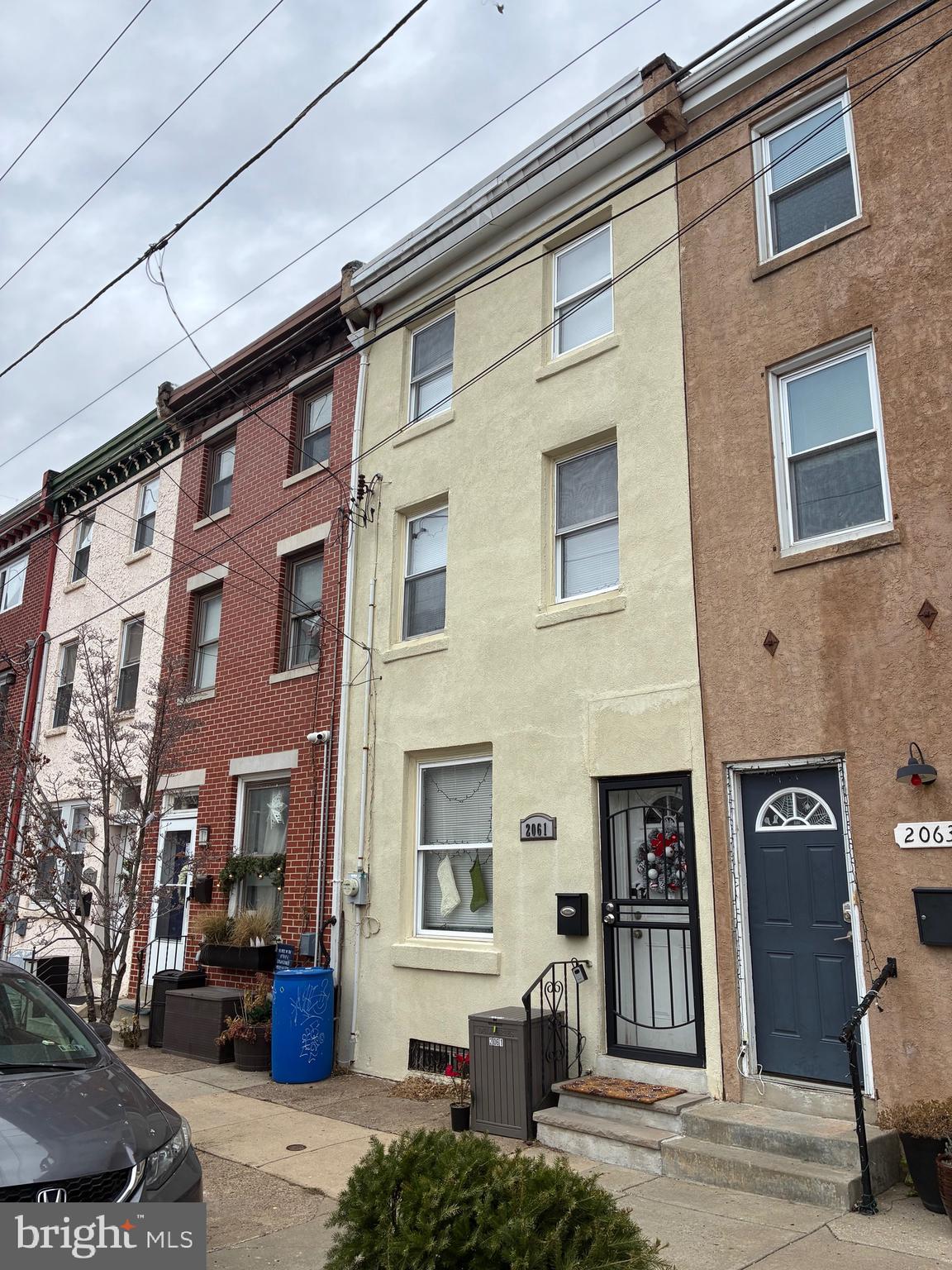 Recently renovated 4 bed, 2.5 bath Townhouse  in excellent condition! Perfect for owner‑occupants or investors. Currently tenant‑occupied at $2,200/month, with lease ending in Oct, offering flexibility to move in or continue as an income property. Modern updates, turnkey condition.